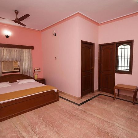 Lloyds Guest House, North Boag Road, T. Nagar Chennai Bagian luar foto