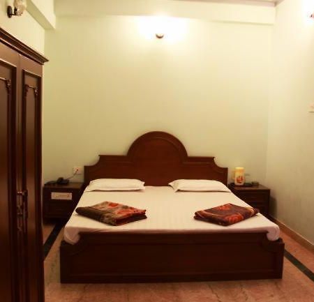 Lloyds Guest House, North Boag Road, T. Nagar Chennai Ruang foto