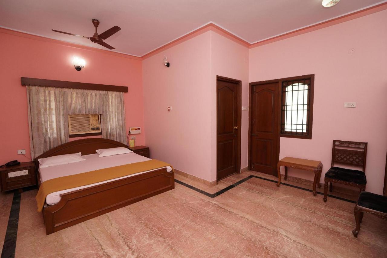 Lloyds Guest House, North Boag Road, T. Nagar Chennai Bagian luar foto