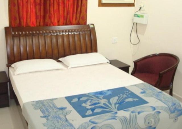 Lloyds Guest House, North Boag Road, T. Nagar Chennai Bagian luar foto