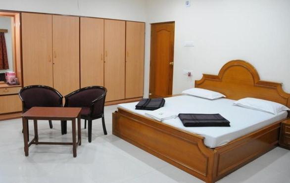 Lloyds Guest House, North Boag Road, T. Nagar Chennai Bagian luar foto