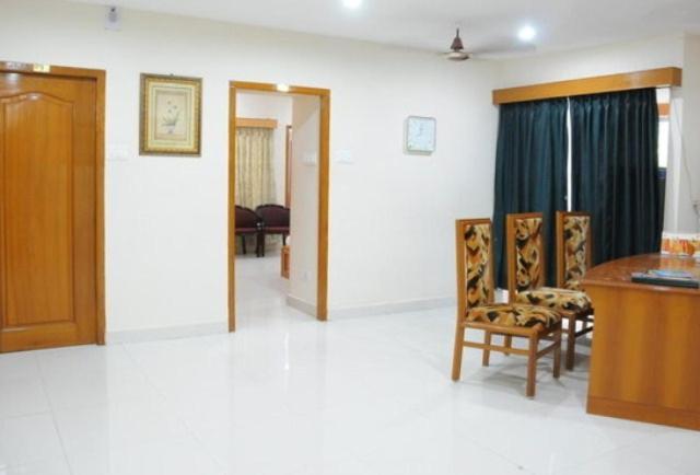 Lloyds Guest House, North Boag Road, T. Nagar Chennai Bagian luar foto