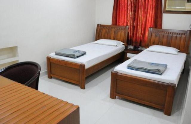 Lloyds Guest House, North Boag Road, T. Nagar Chennai Bagian luar foto