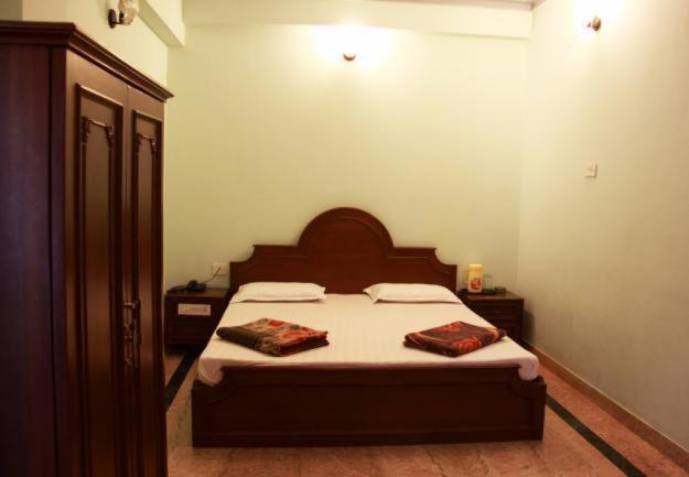 Lloyds Guest House, North Boag Road, T. Nagar Chennai Ruang foto